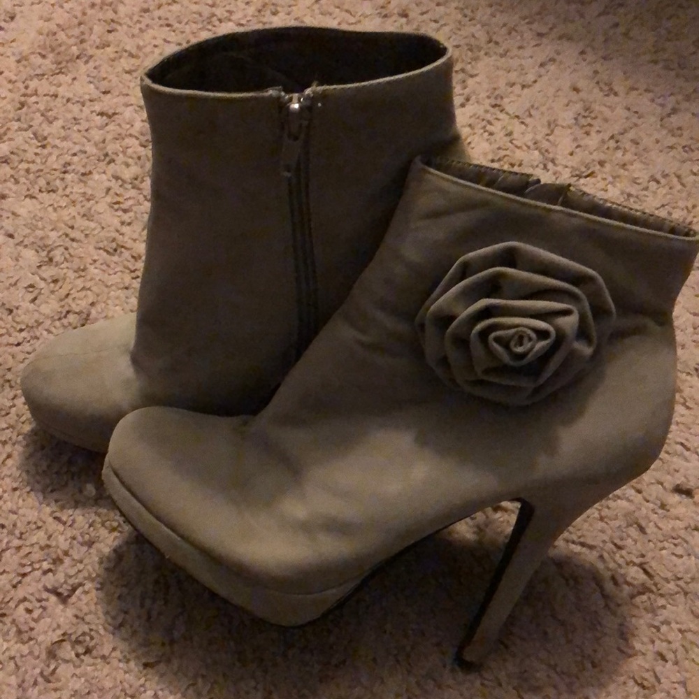 Boots - Picture 2 of 2